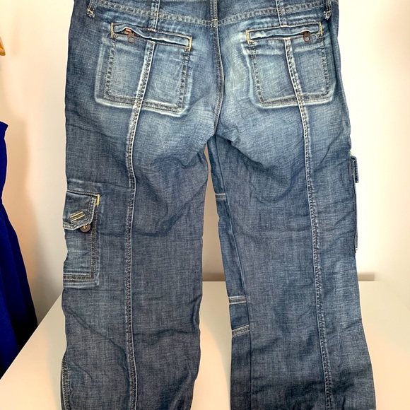 *Vintage Guess Cropped Jeans, Size 28, Cargo Pockets & Zippers - very cute on!! - Picture 4 of 7